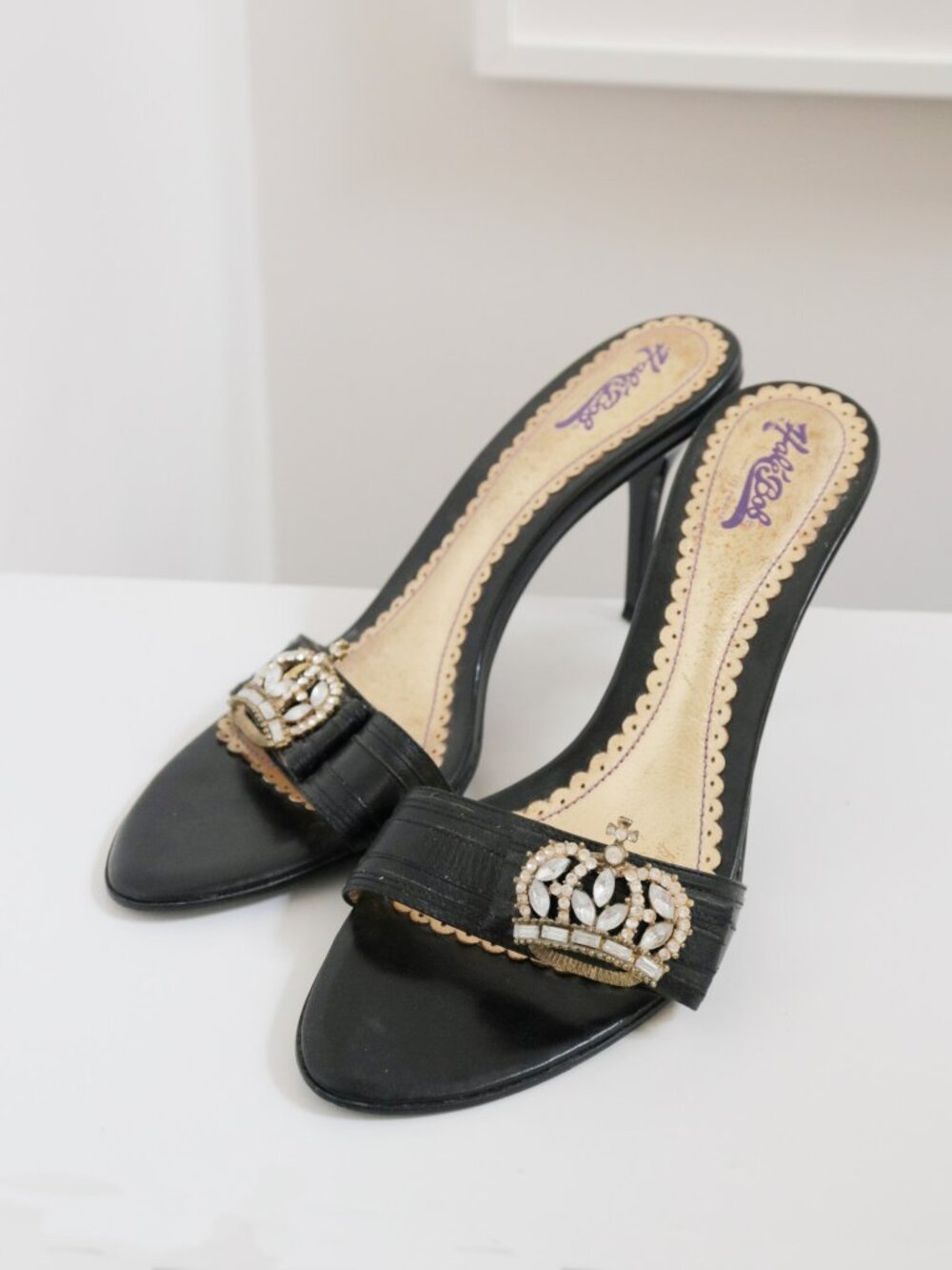 HALE BOB Size 10 M Black Leather Heels w/ Asymmetric Rhinestone Crown Brooch Y2K